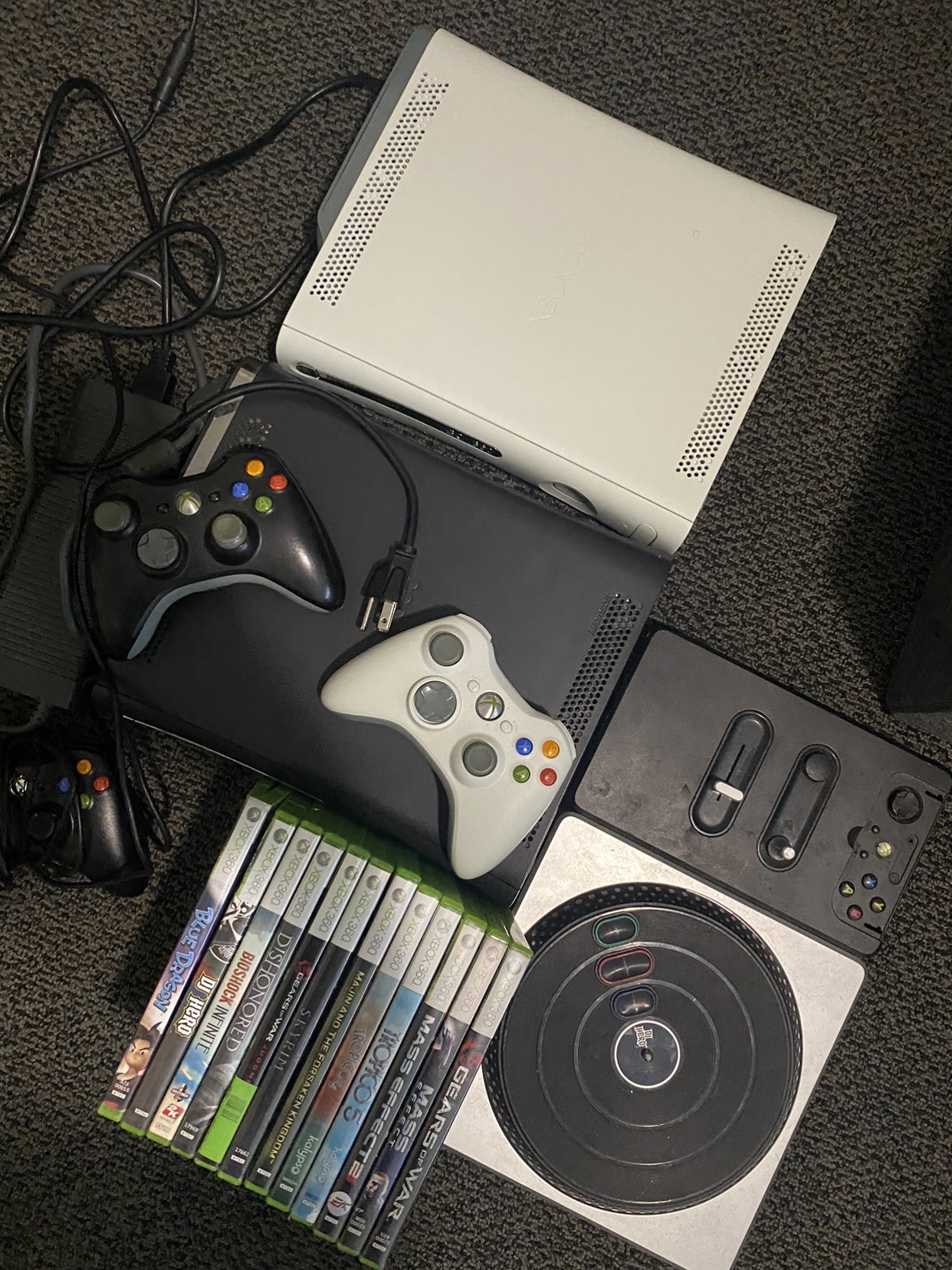 Xbox 360 Bundle w/Two controllers, Gears of War, and other games thumbnail