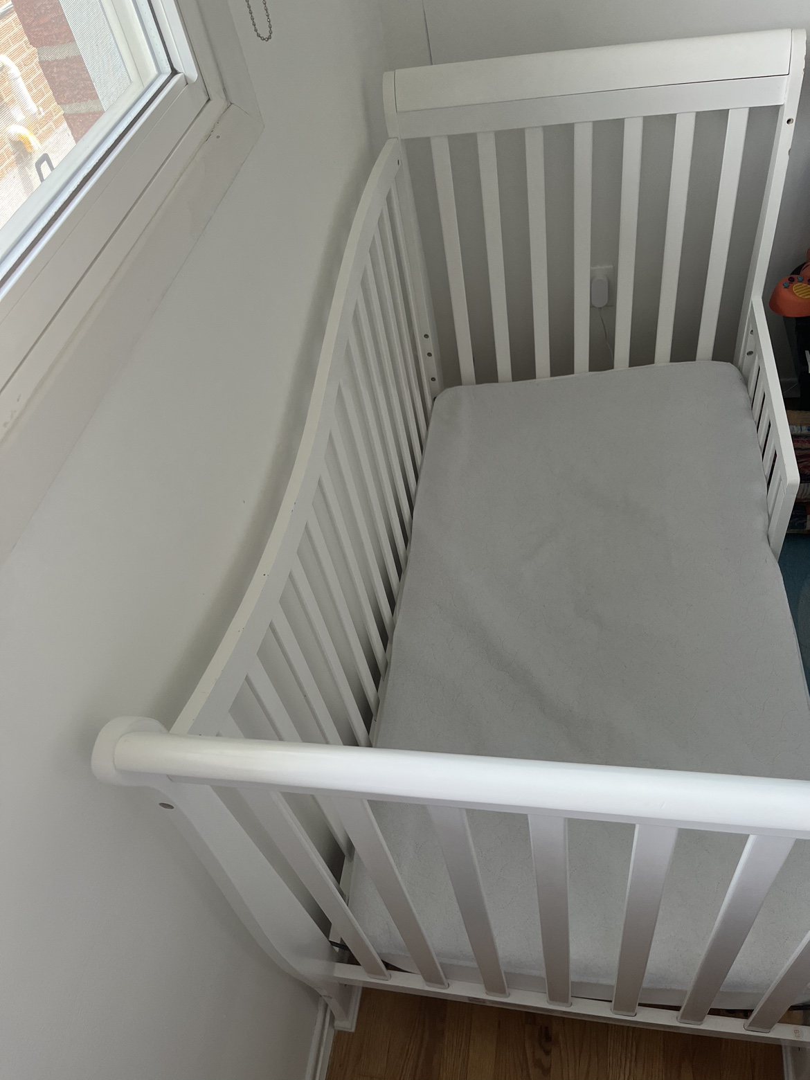 Moving sale - DREAM On Me toddler bed image indicator(2)