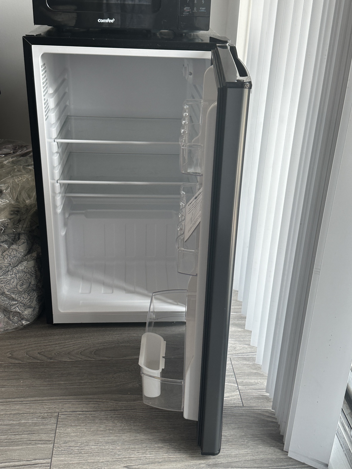 Hamilton Beach Compact Refrigerator - photo 3
