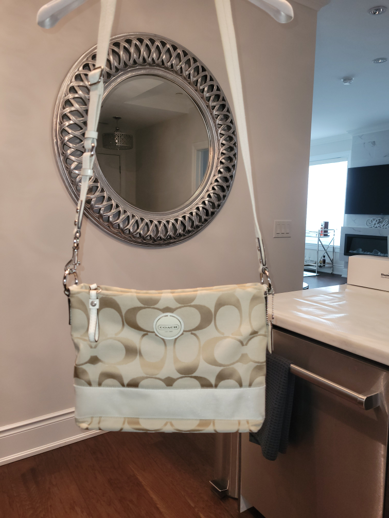 Coach Crossbody Purse **IN EXCELLENT CONDITION**
