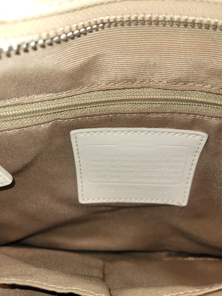 Coach Crossbody Purse **IN EXCELLENT CONDITION** - photo 2