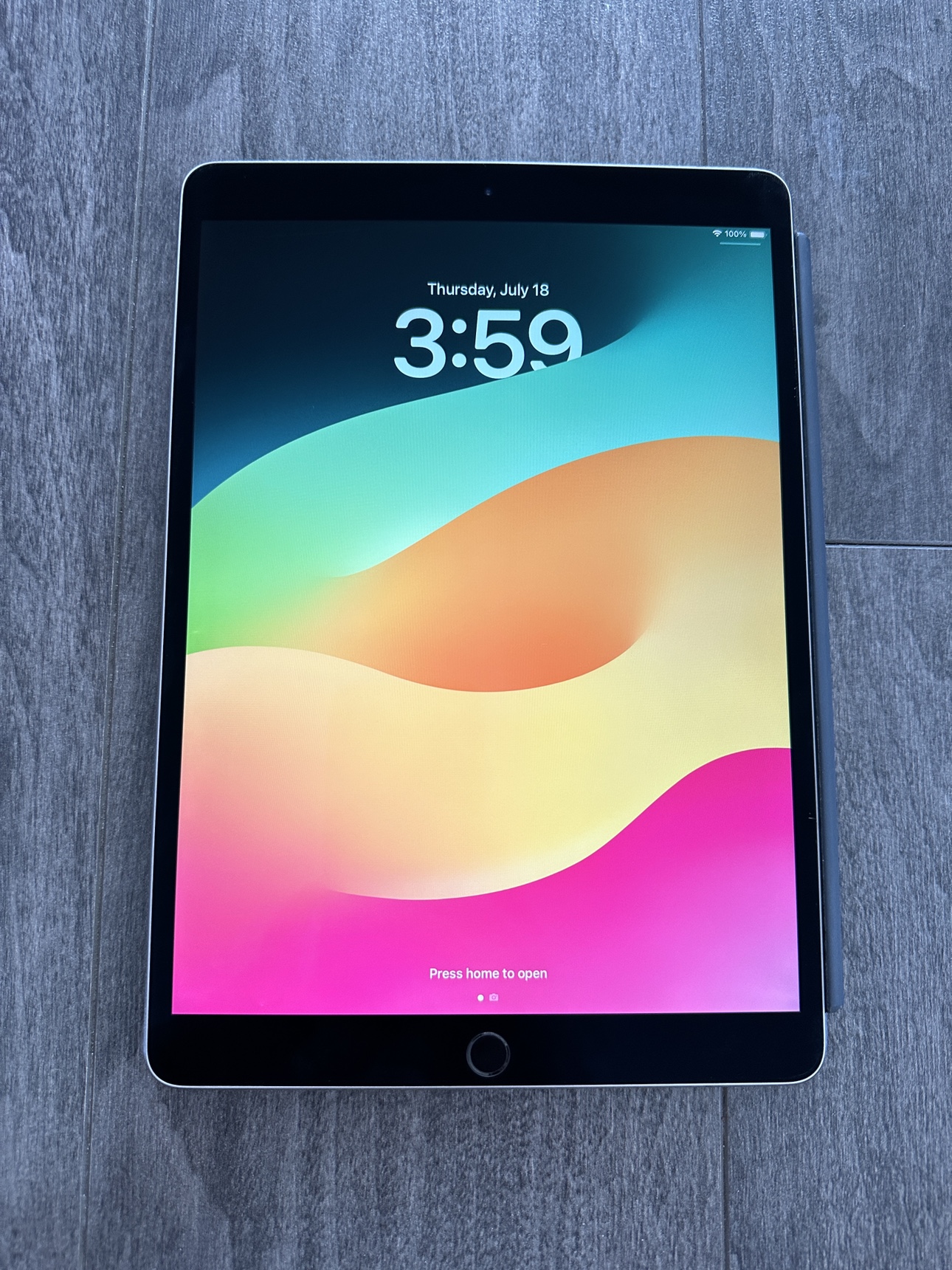 Apple iPad Pro (10.5-inch) 64GB WiFi A1701 w/ Case thumbnail