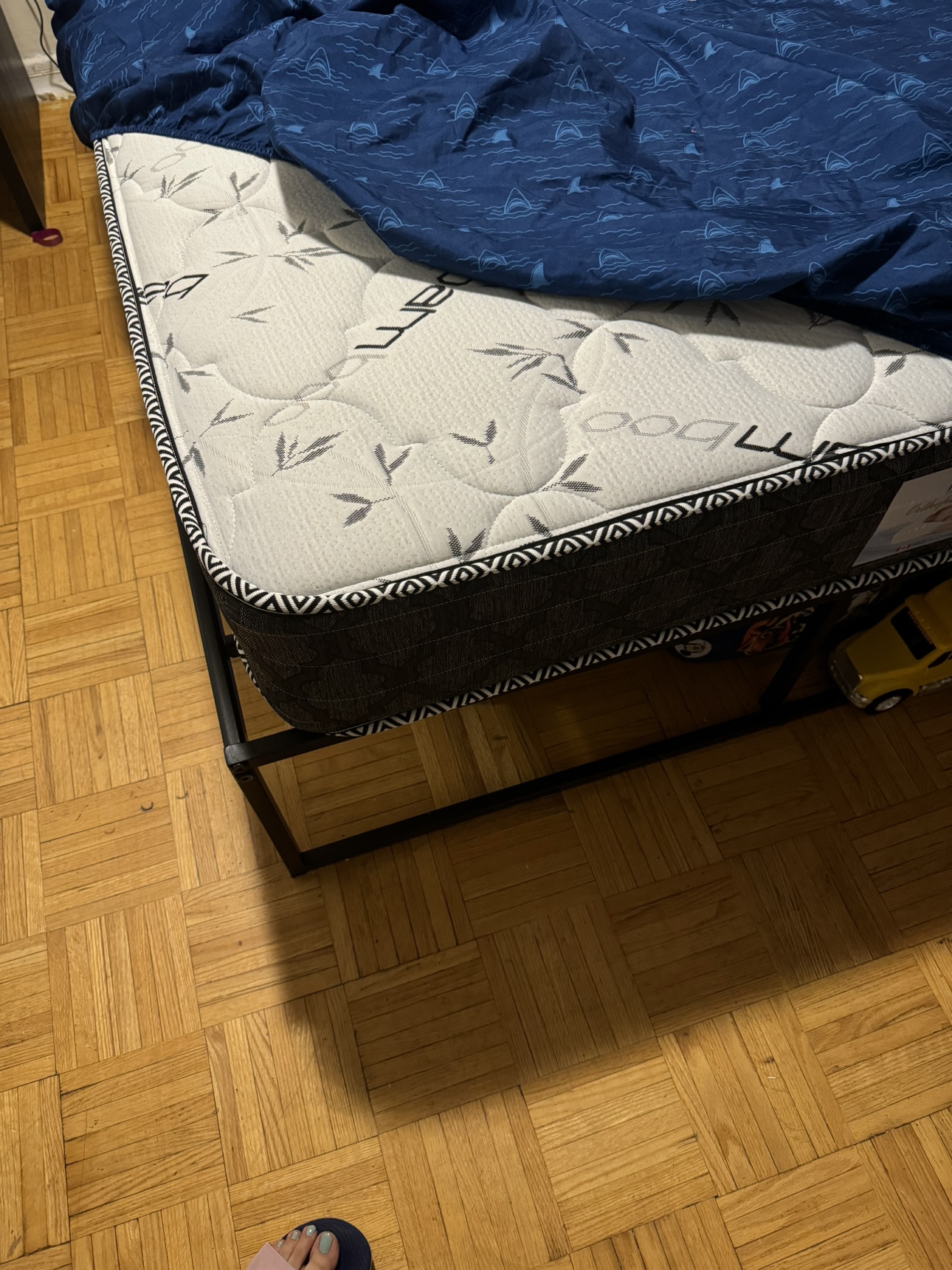 Double bedfram metal with mattress - photo 3