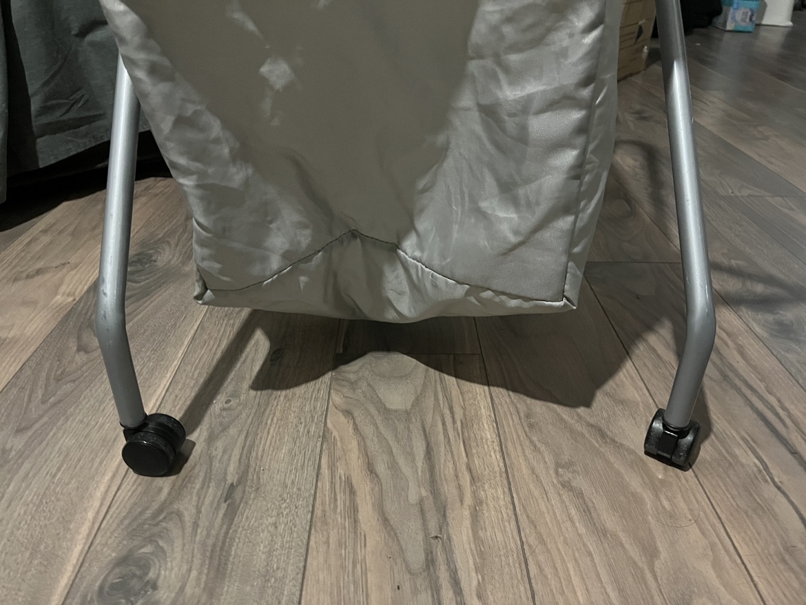 Laundry Hamper with Wheels image indicator(5)