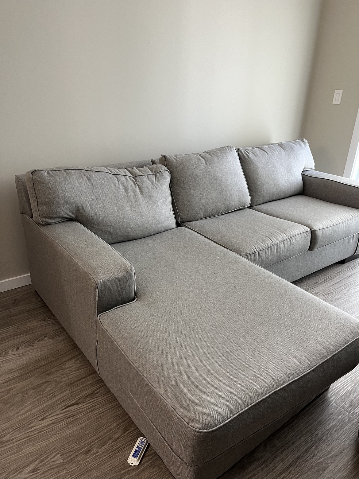 Ashley 2-Piece Sectional with Chaise thumbnail