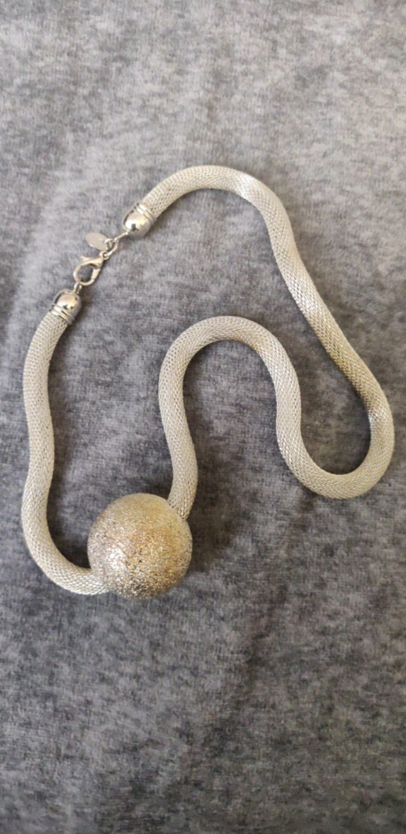 Mesh necklace image indicator(3)