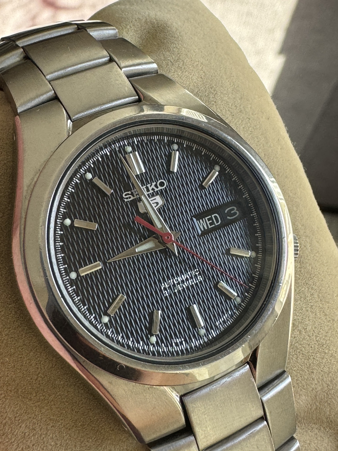 Seiko 5 Black Waffle Dial Automatic 37mm Watch 7s26 thumbnail