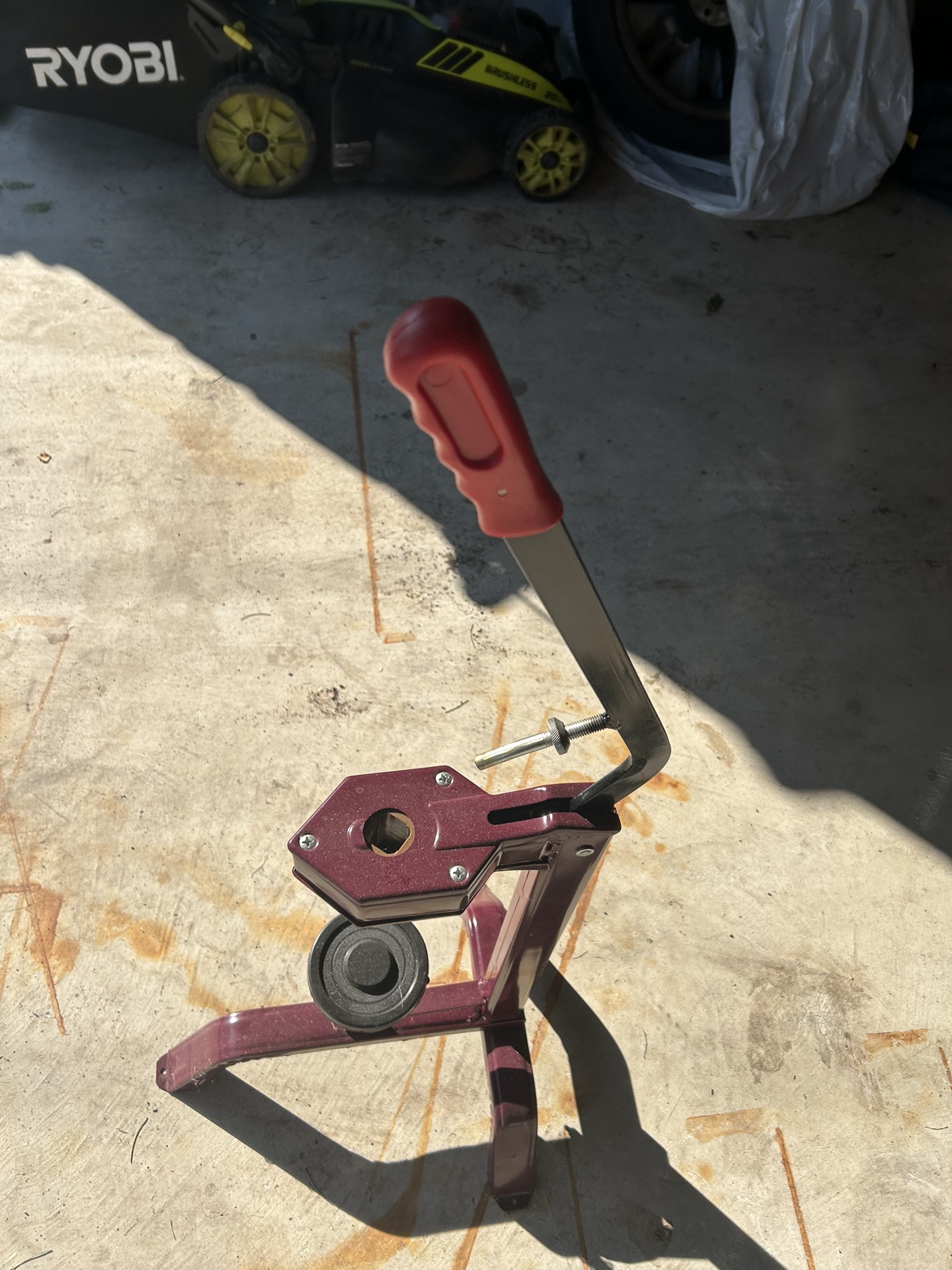 Brand New Wine Bottle Corker image indicator(3)