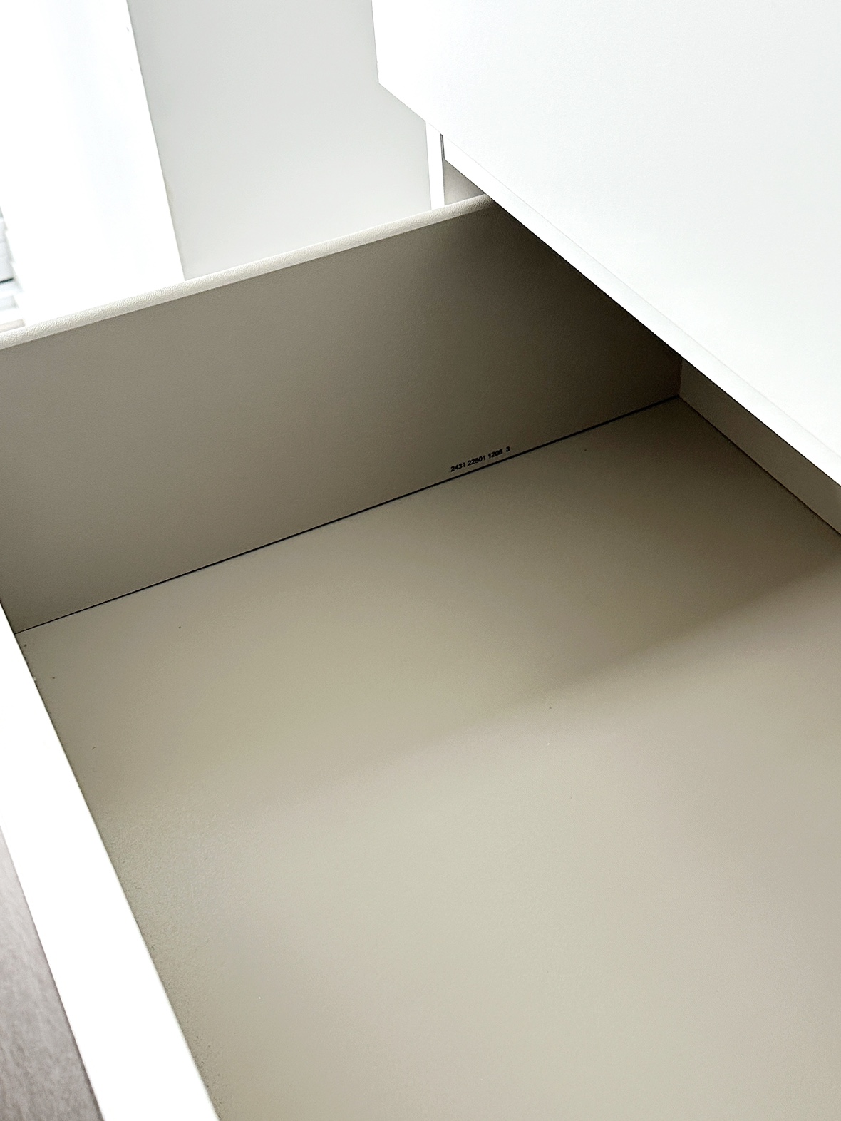 White Ikea Malm 4-Drawer Chest (Moving Sale!) - photo 4