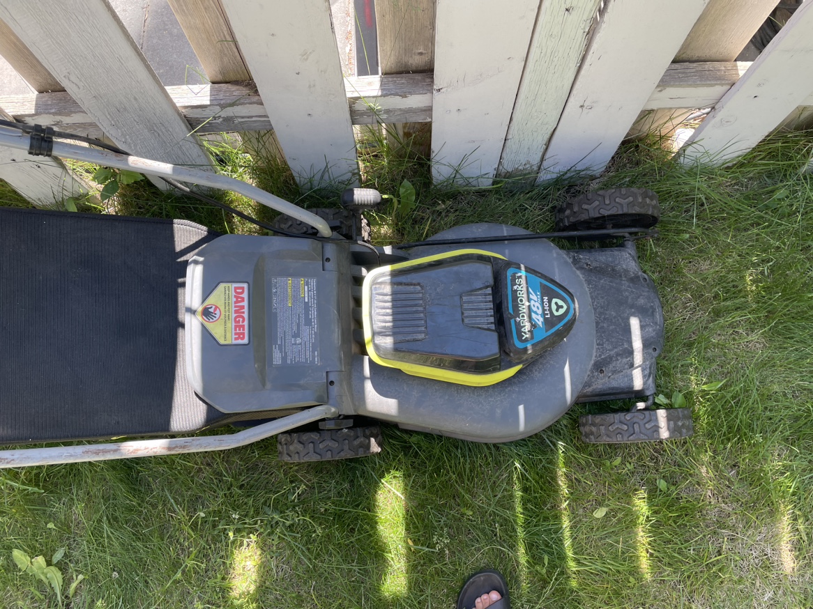 Yardworks Electric Lawnmower - photo 2