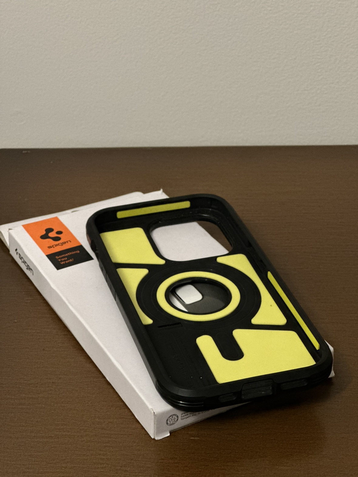 iPhone 14 Pro case Spigen magfit - photo 5