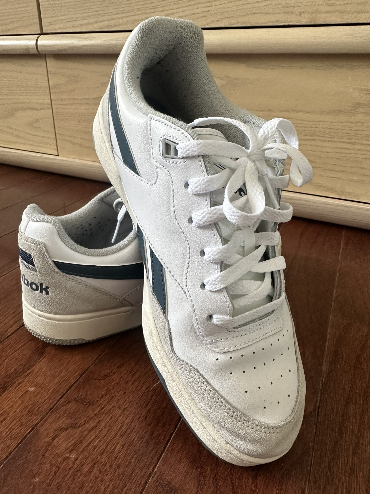 Reebok Shoes image indicator(2)