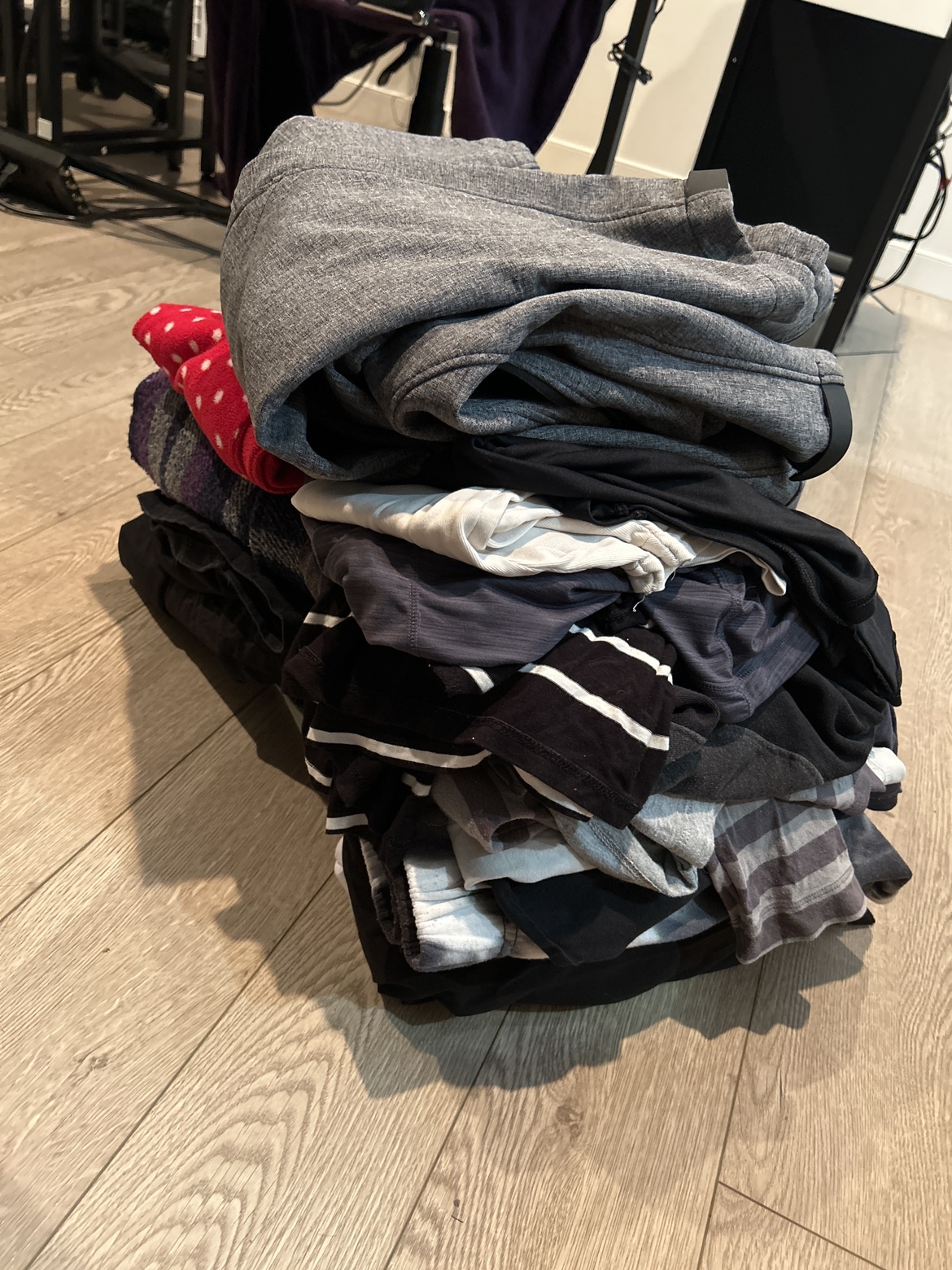 Mix of mens and womens clothes #freecycle thumbnail