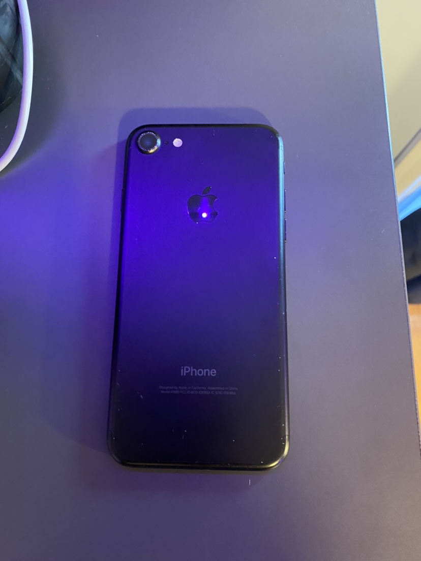 iPhone 7 - photo 2