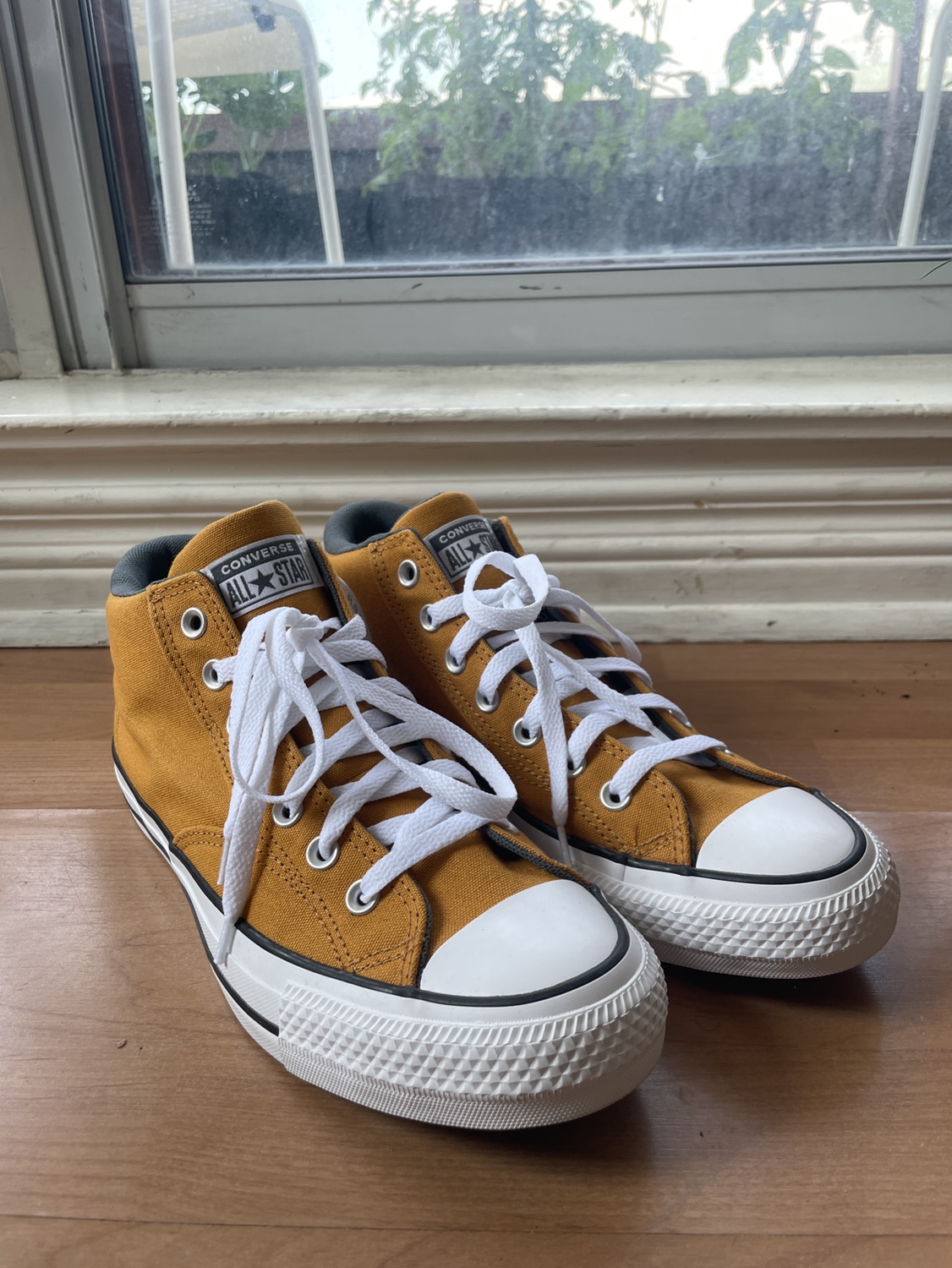 NEW converse shoes sneakers size 8.5 us thumbnail