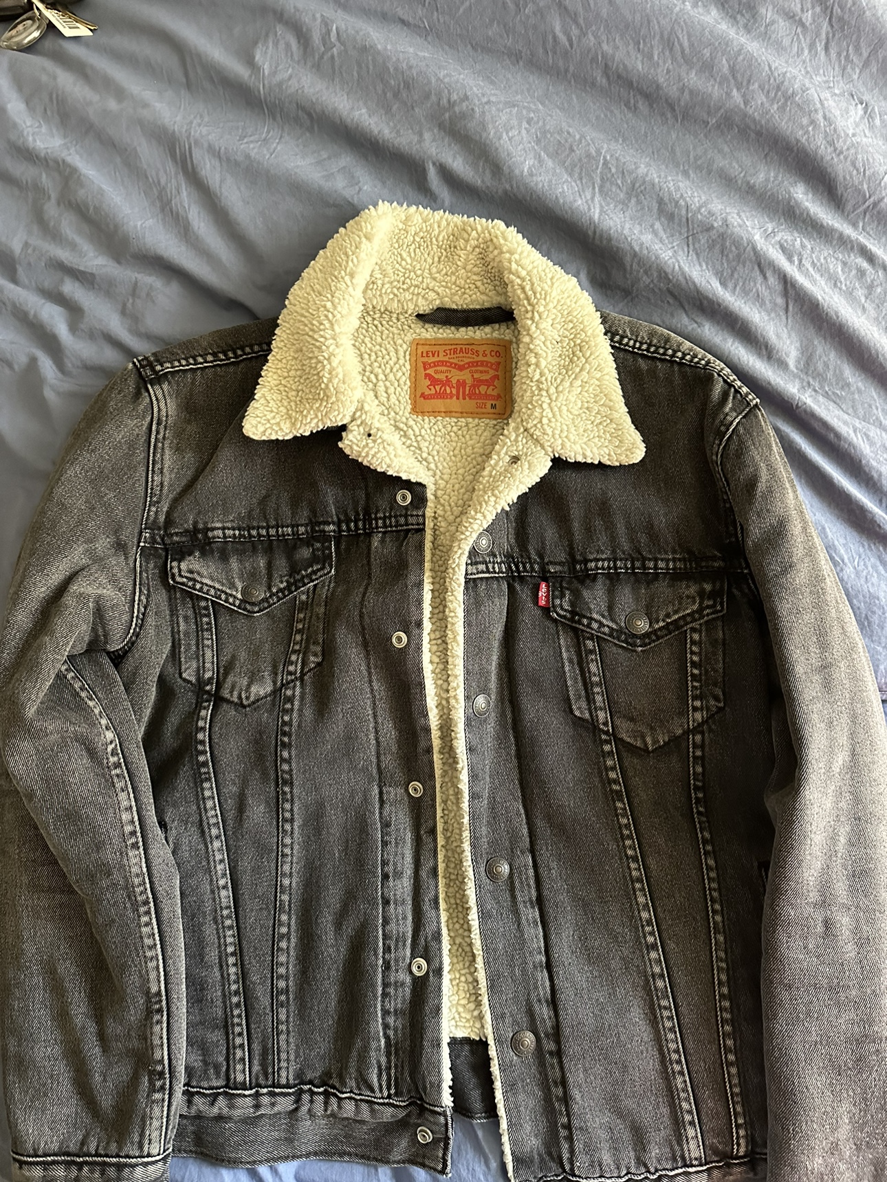 Men’s Levi’s Jean Jacket - Size Medium