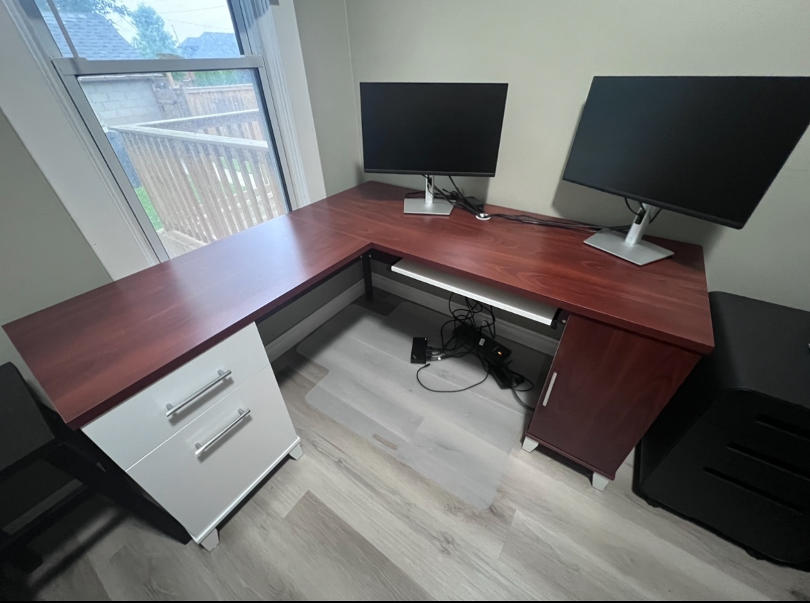 L-Shaped Desk thumbnail