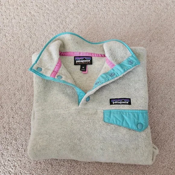 Patagonia Women's Lightweight Synchilla® Snap-T® Fleece Pullover image indicator(2)
