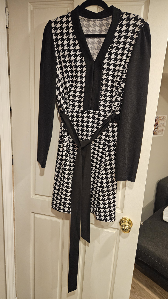 SHEIN Clasi Houndstooth Print Puff Sleeve Belted Dress image indicator(3)