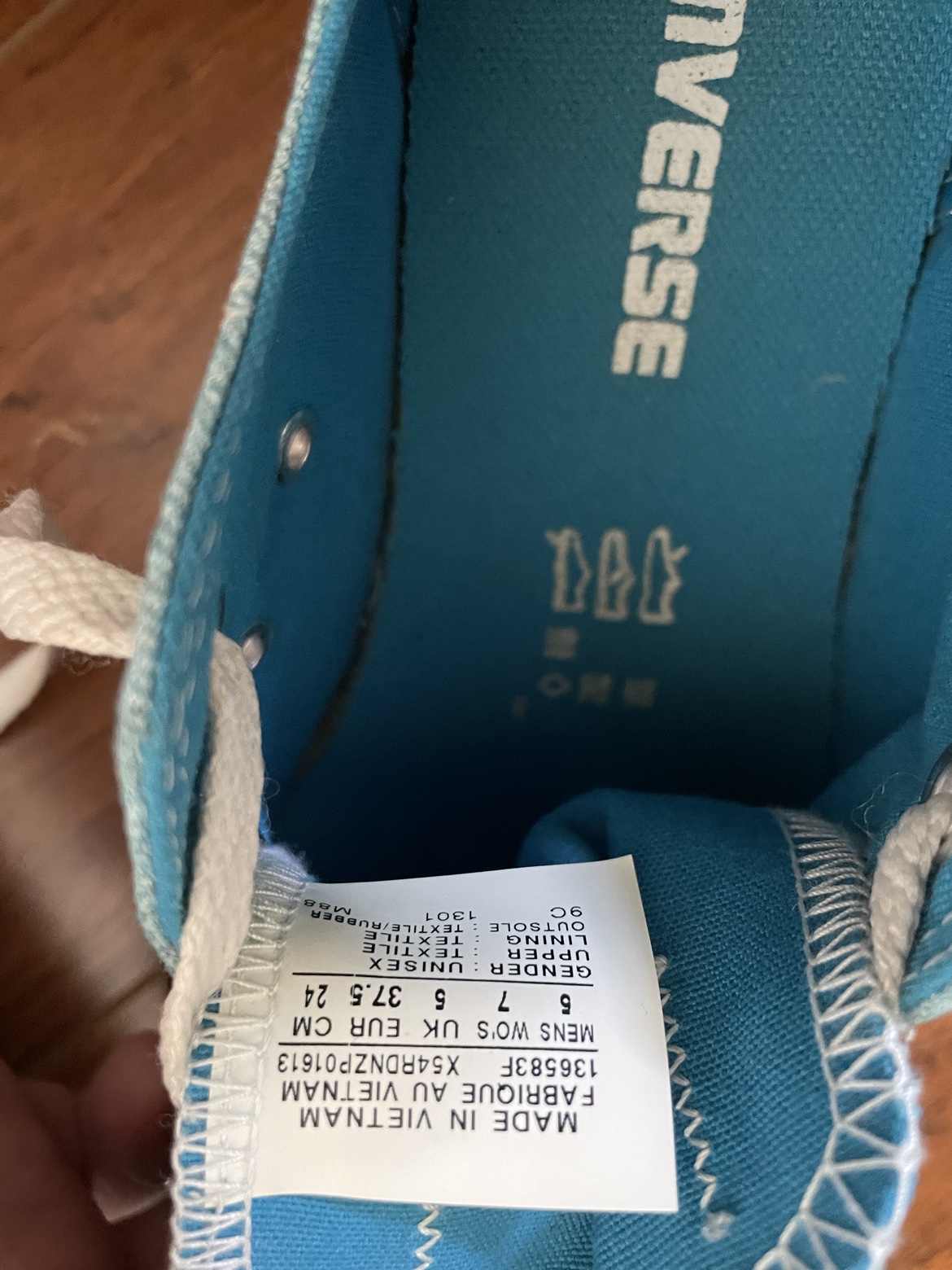 Converse chuck taylor size women’s 7 image indicator(5)