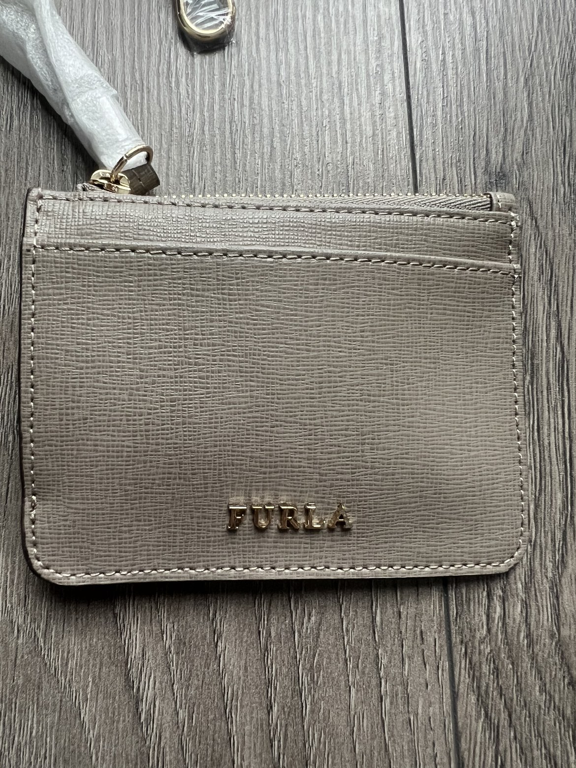 Furla card holder image indicator(4)