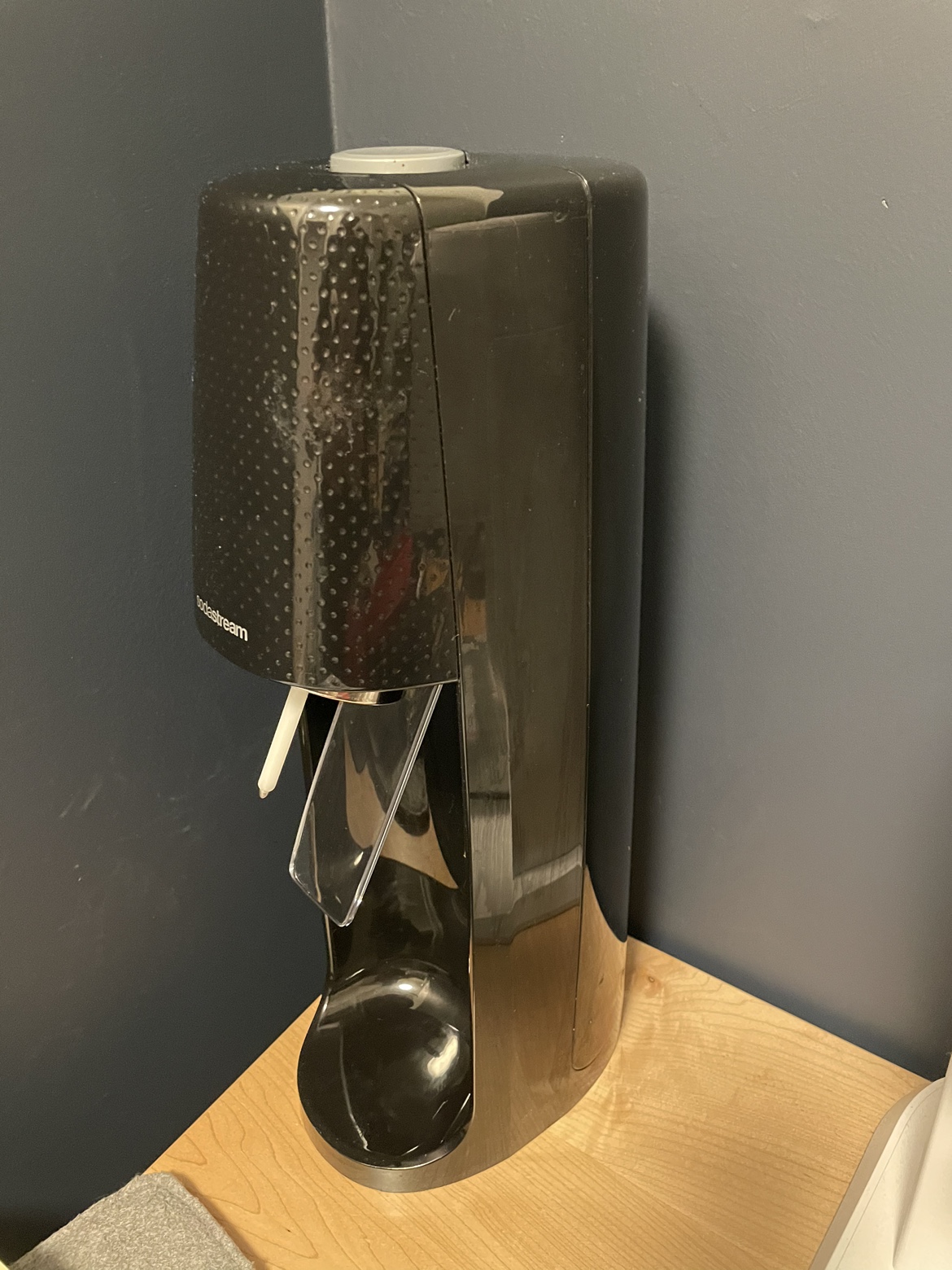 SodaStream Fizzi Sparkling Water Maker - photo 2