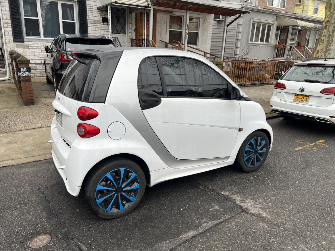 Car - photo 2