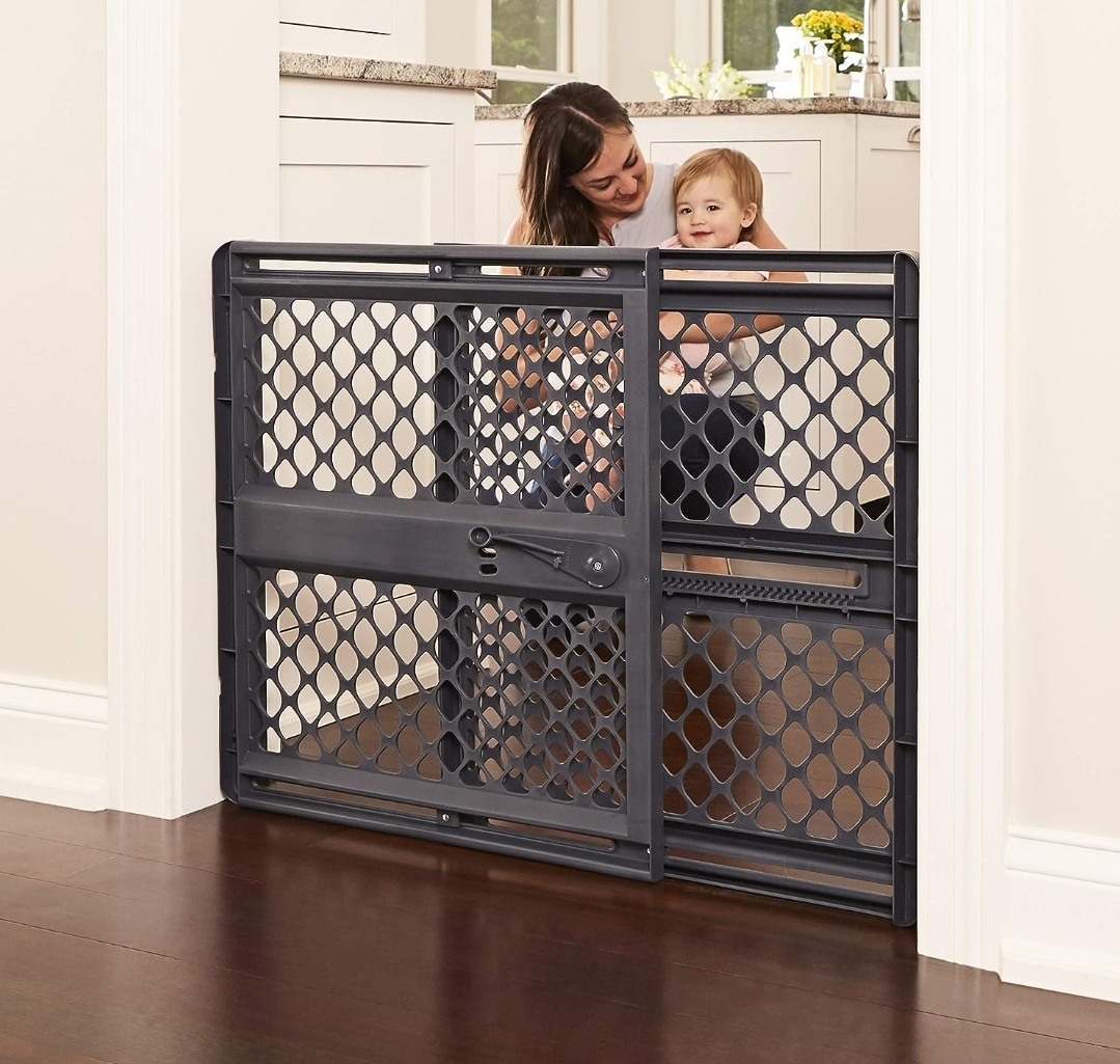 Baby safety gate