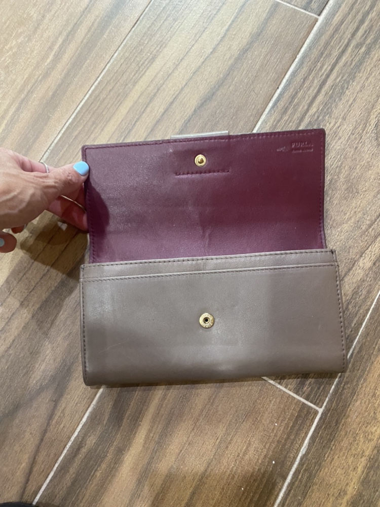 Leather Furla wallet 7.5x 4.5