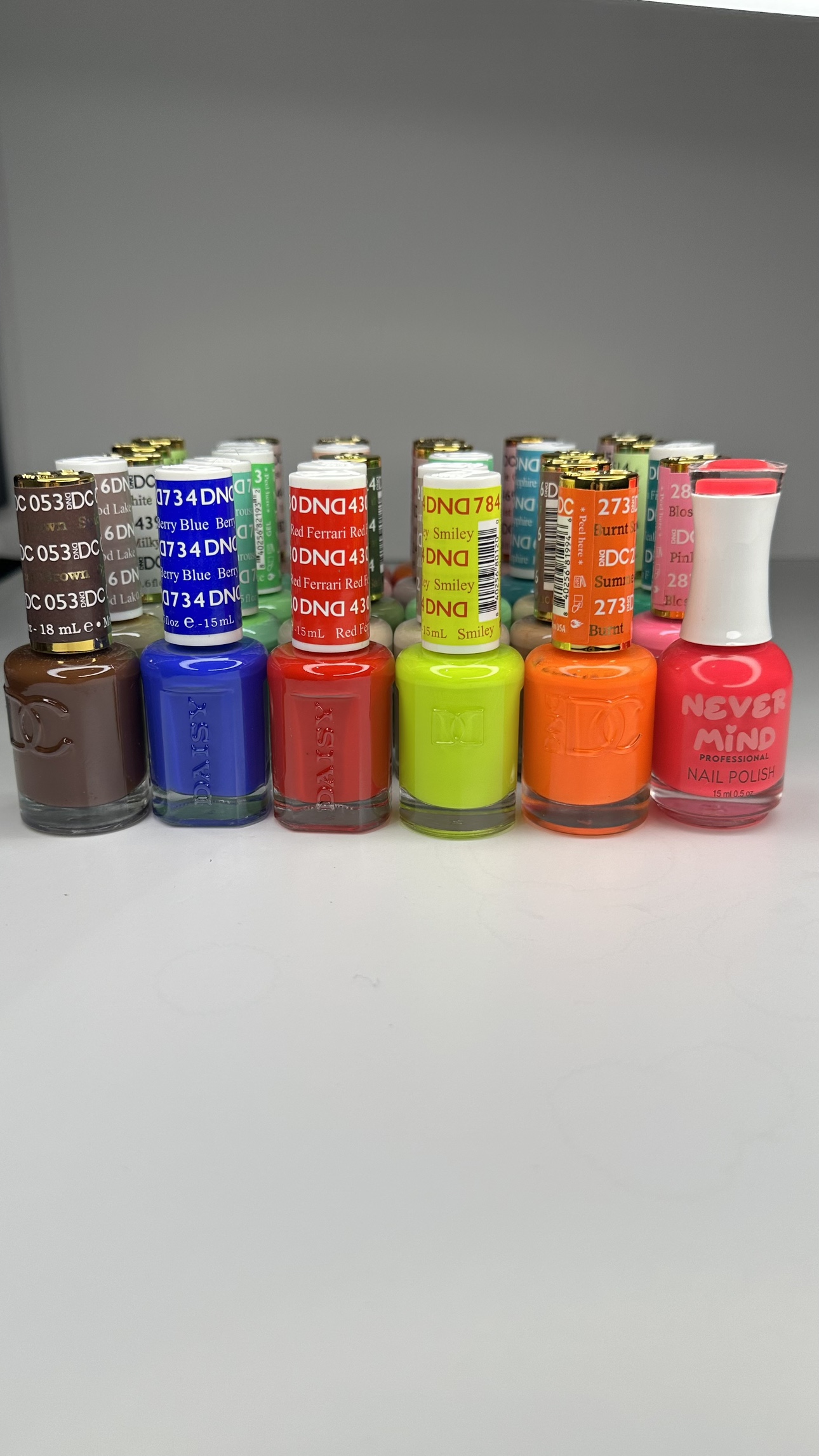 DND LAQUER NAIL POLISH thumbnail