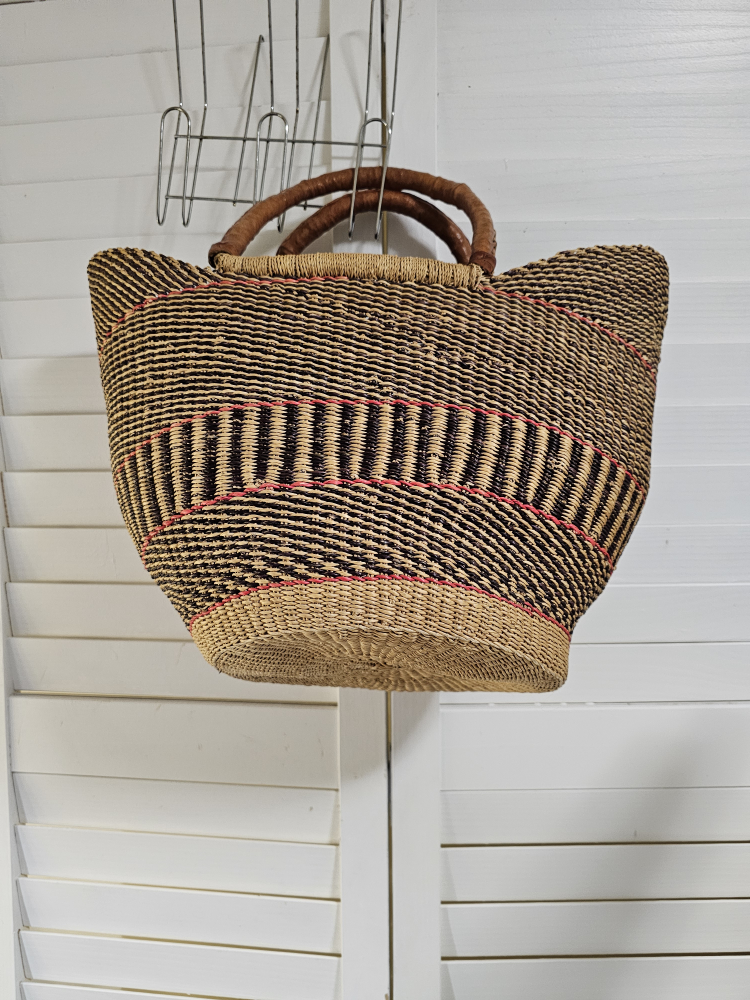 basketHand-made Africsn' straw 🧺 basket thumbnail