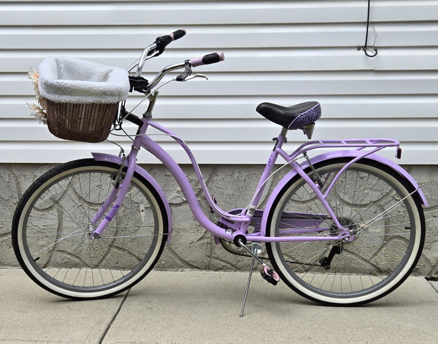 Roadmaster 26" Cordelia Cruiser Purple. Located NW Silversprings