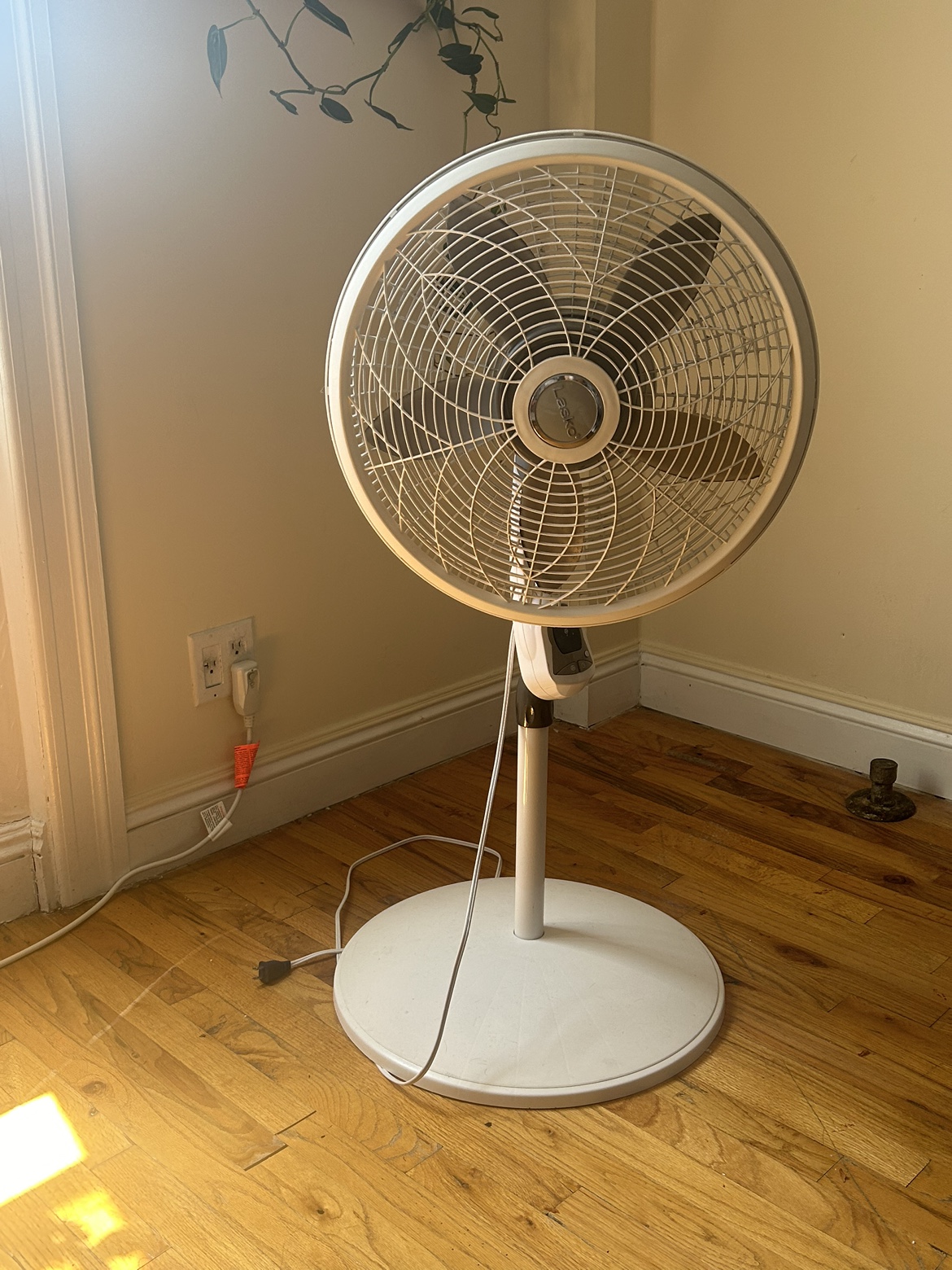 Large Lasko Rotating Floor Fan - photo 2