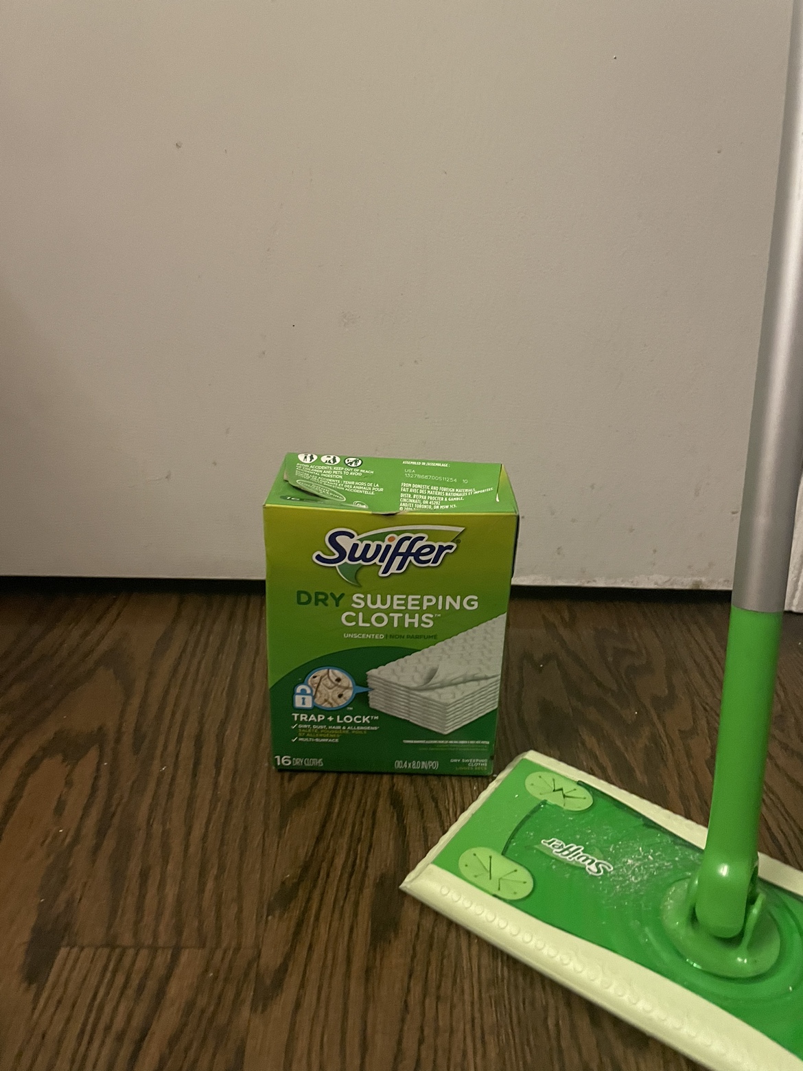 Swiffer with cloths #freecycle - photo 2