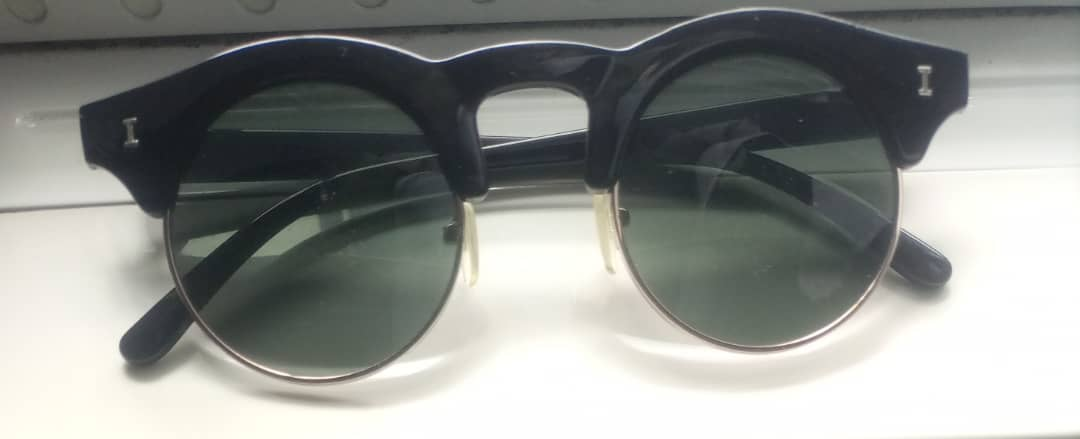 Sun glasses image indicator(2)