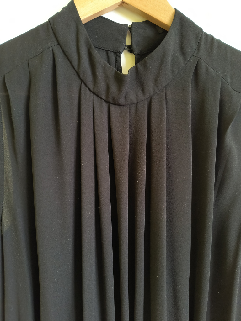 Dress Black and white image indicator(2)