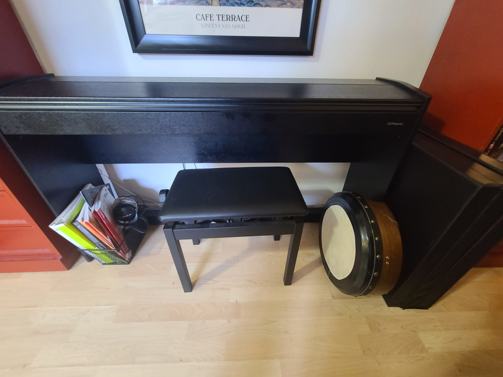 ROLAND F701 Digital Piano - photo 2