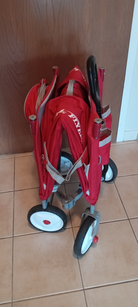 Red Radio Flyer Wagon image indicator(5)