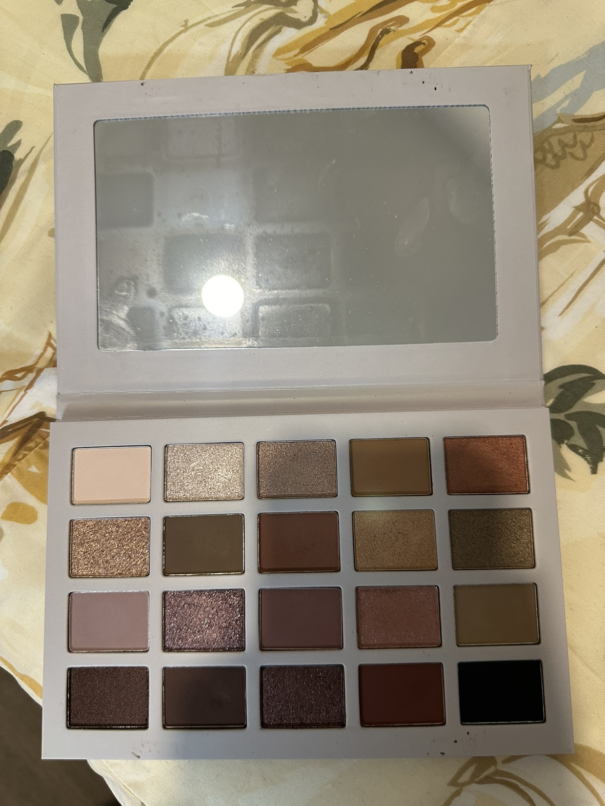 Morphe x Madison Beer Channel Surfing Artistry Palette - photo 2