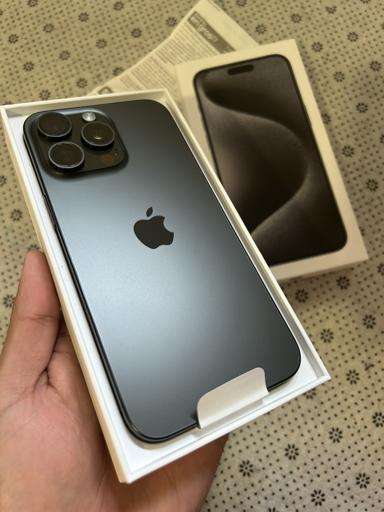 iPhone 15 Pro Max - 256gb - Black Titanium - photo 2