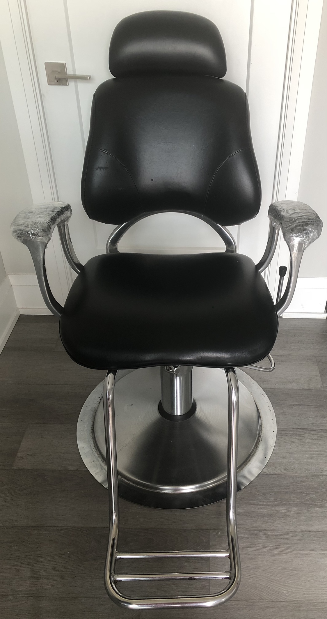 Aesthetic/Hairdresser Chair thumbnail