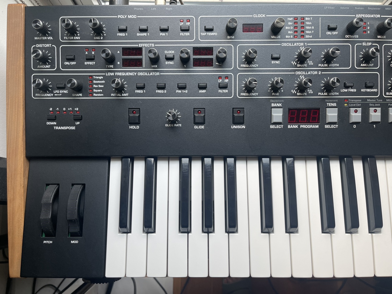 Prophet 6 Synthesizer ⚽️ - photo 3