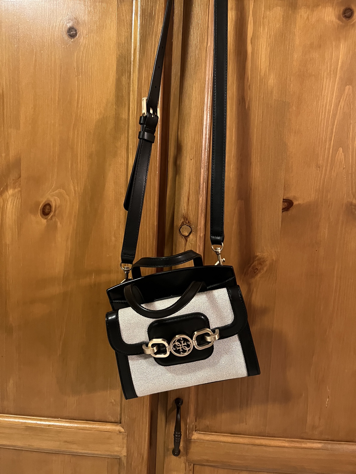 Purses and wallets. image indicator(9)