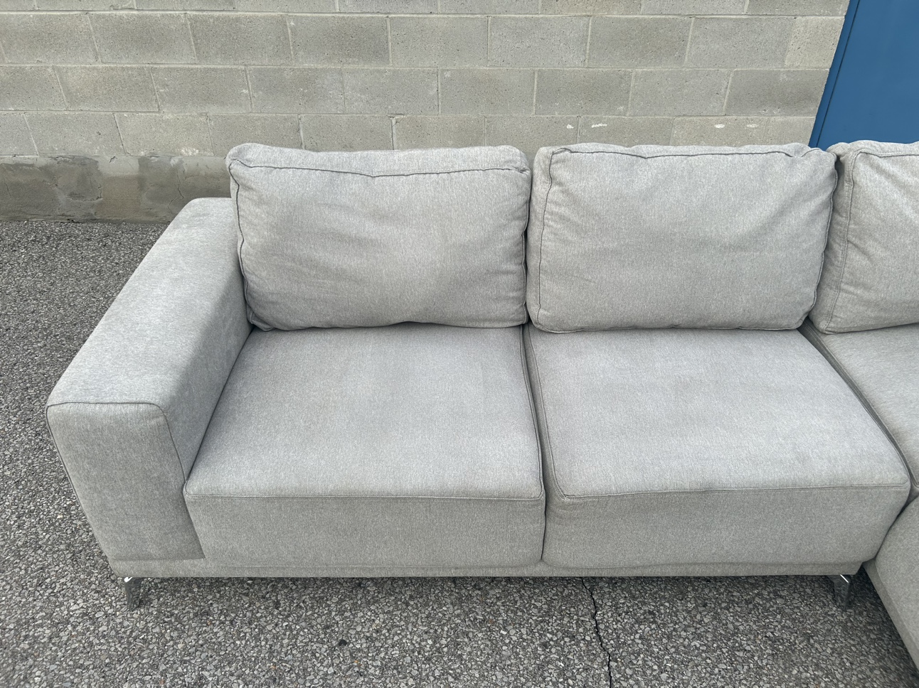 FREE DELIVERY✅• THE BRICK GREY SECTIONAL COUCH / SOFA w/ CHAISE - photo 4