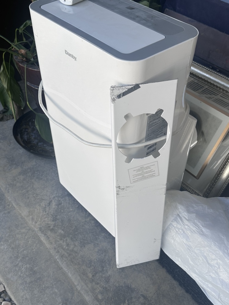 Danby 12,000 BTU portable air conditioner - photo 2