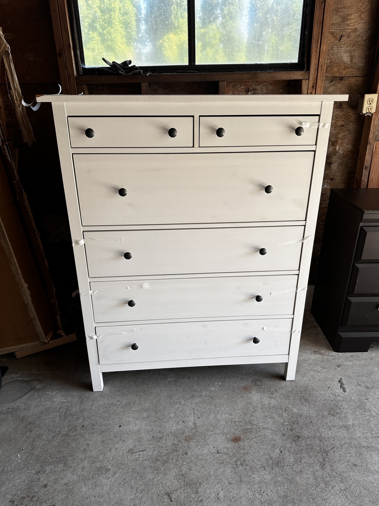 Dresser-White in colour