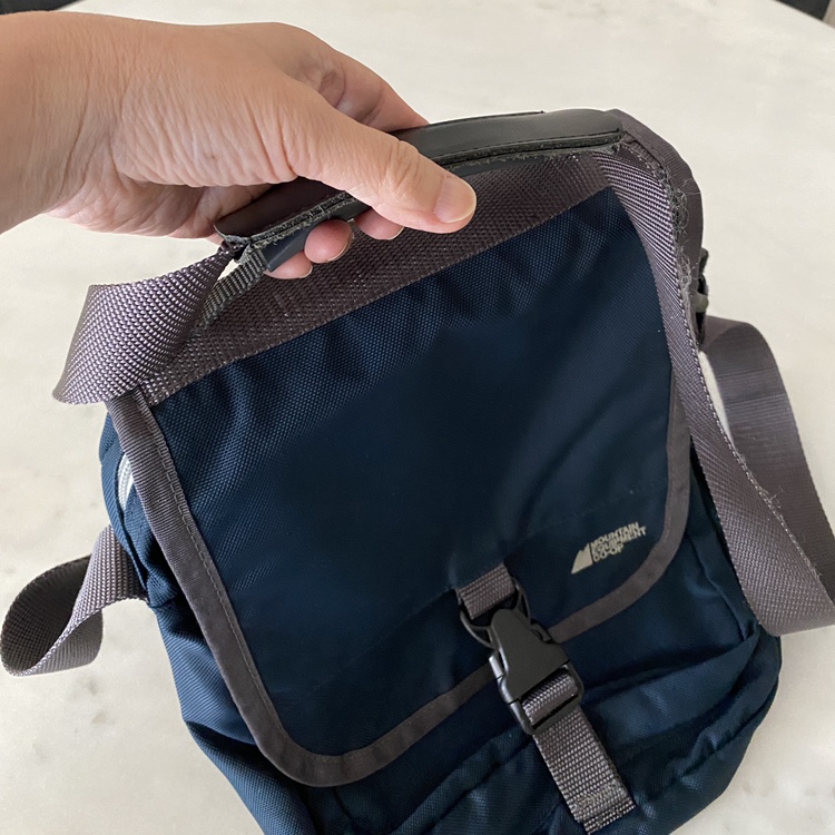 MEC Unisex Crossbody Travel Bag image indicator(2)