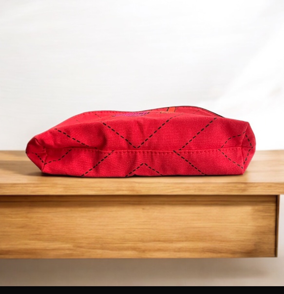 NEW Estée Lauder Red Makeup Cosmetic Bag Keychain Tassel Print image indicator(5)