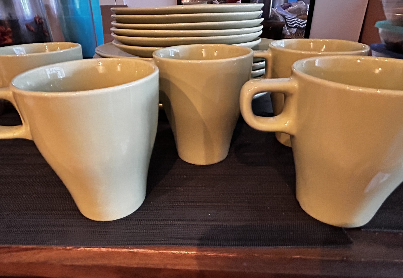Ikea Dinner Plates and Mugs - photo 2
