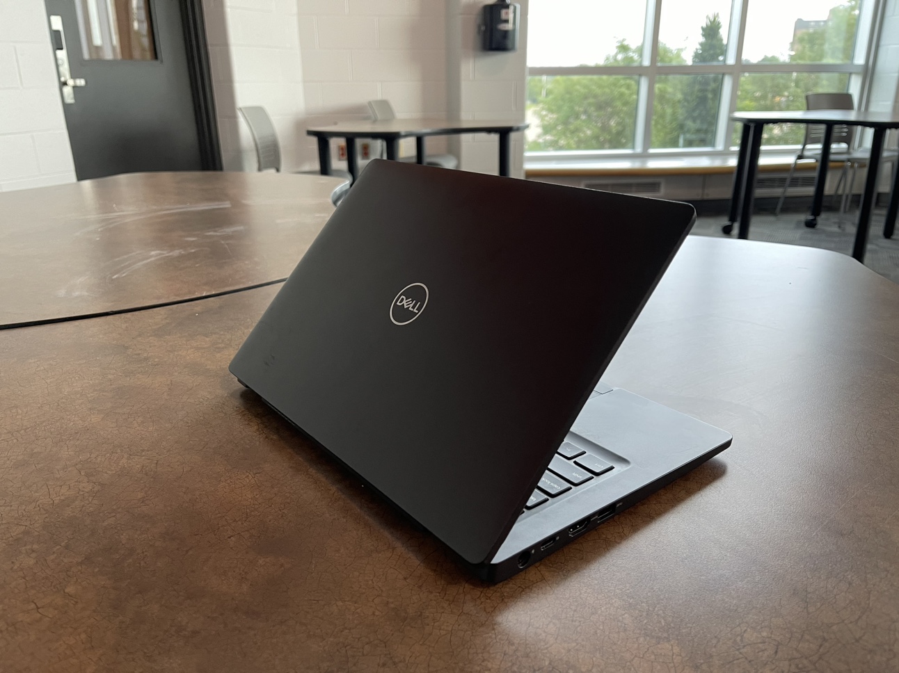 Dell Latitude 5300 Touchscreen Laptop image indicator(6)